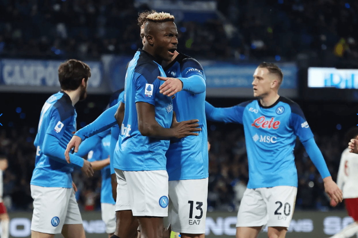 清晨德甲传出新动向；那不勒斯迎来里程碑；管理层表态：质疑声仍在；身体对抗强度拉满的简单介绍